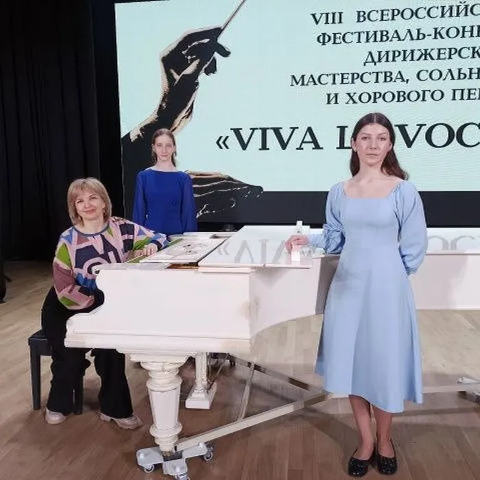 С 25 по 27 марта 2026 года ЛГАКИ имени Михаила Матусовского снова с теплотой и гостеприимством встречает участников VIII Всероссийского фестиваля-конкурса дирижёрского мастерства, сольного и хорового пения «VIVA LA VOCE».